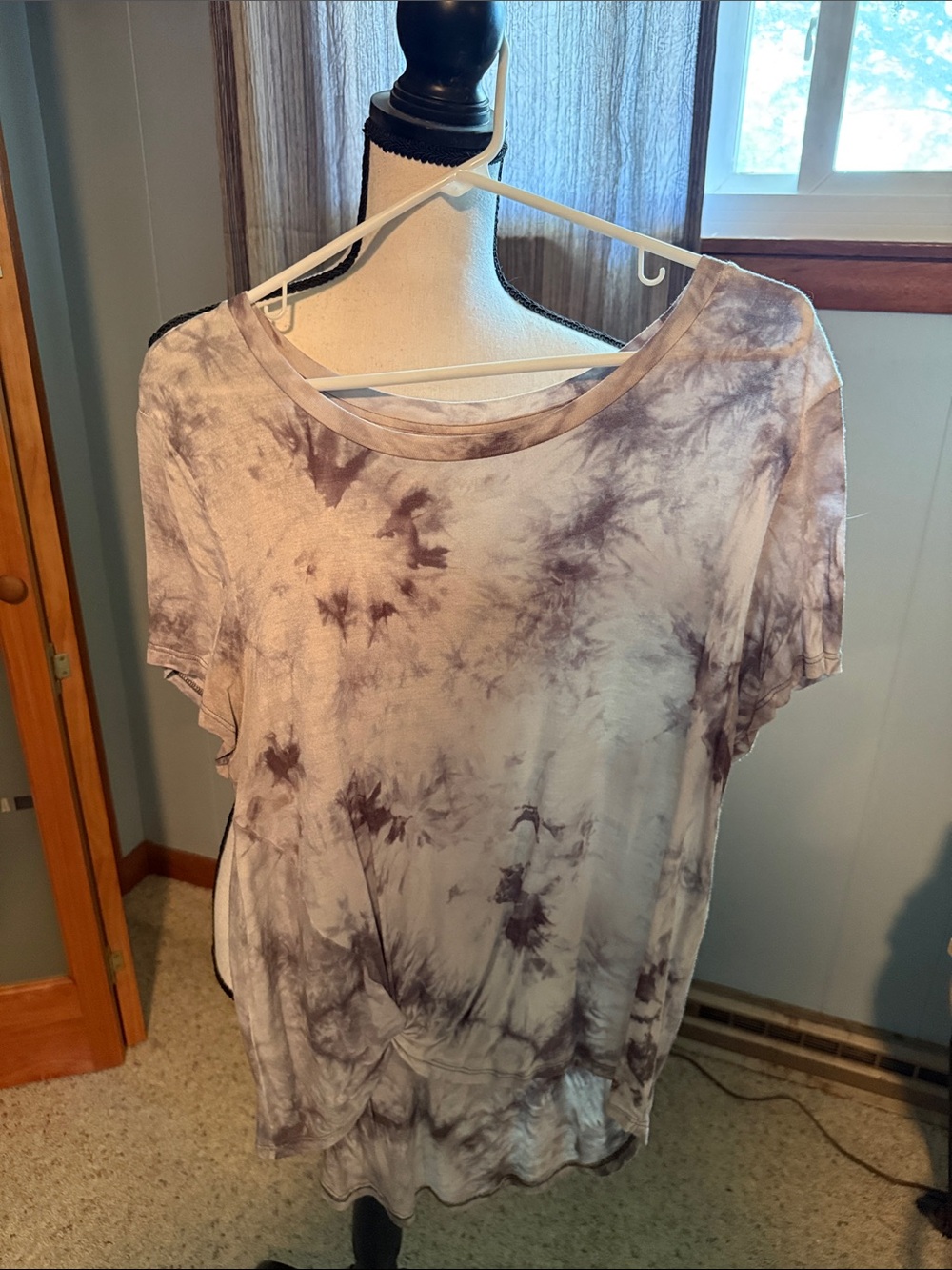 Wallflower Short-Sleeve Tie-Dye Tee in Taupe and Cream